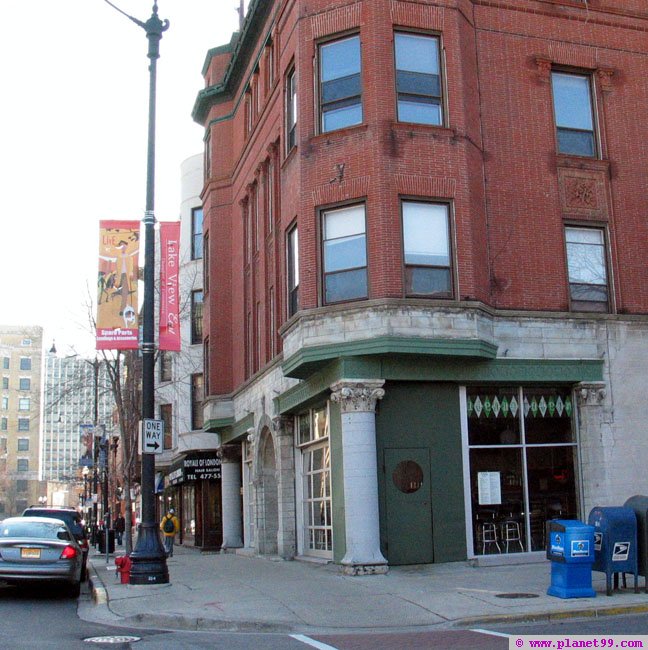 Avenue Tavern , Chicago