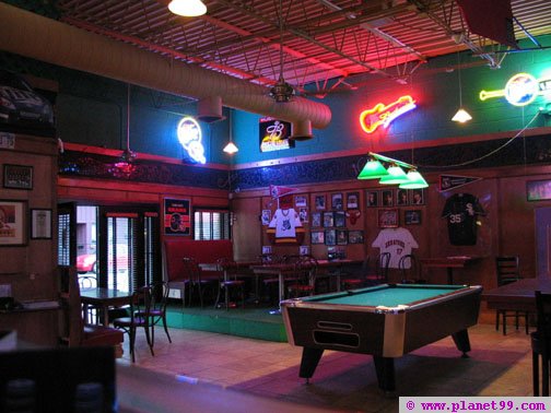 Chicago , Damen Avenue Sports Bar 