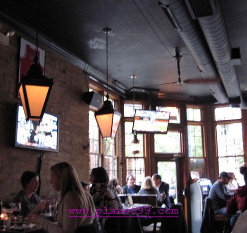 Gaslight Bar and Grille , Chicago