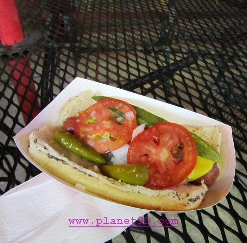 Wrigleyville Dogs , Chicago