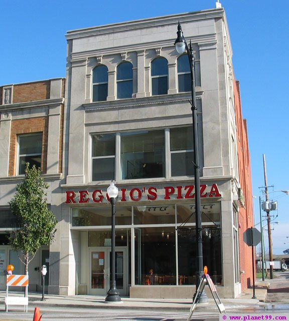 Reggio's Pizza , Chicago