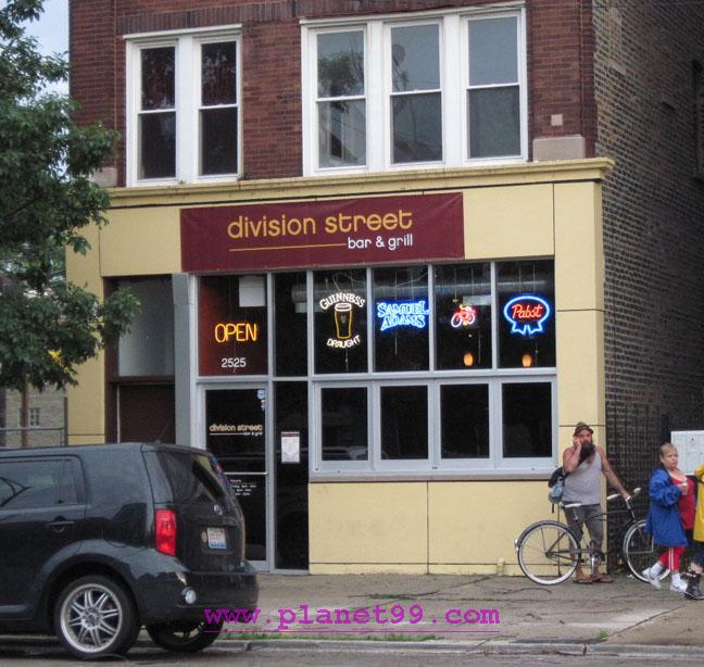 Division Street Bar and Grill , Chicago