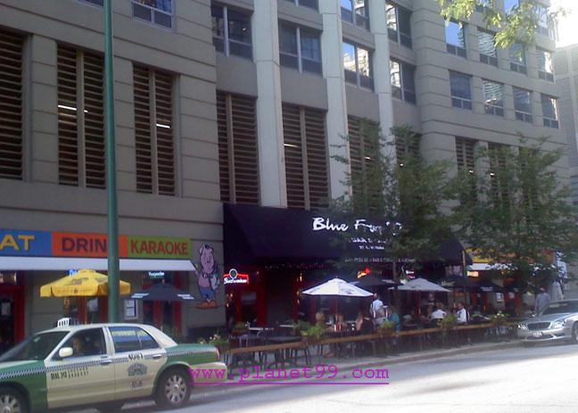 Chicago : Blue Frog 22 with photo! via Planet99