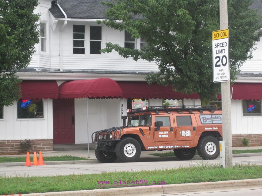 Brewski's Sports Club Bar and Grill , Milwaukee