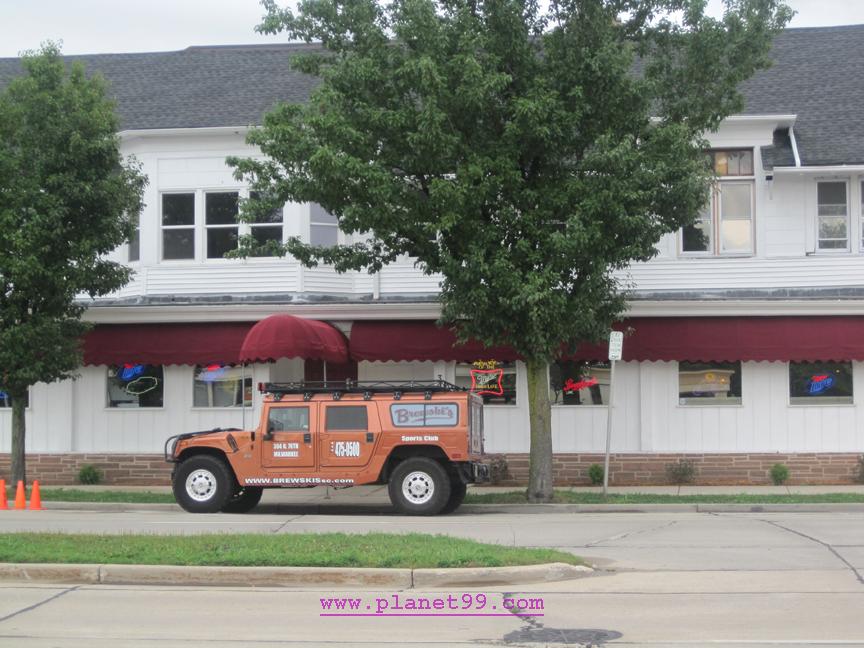 Brewski's Sports Club Bar and Grill , Milwaukee