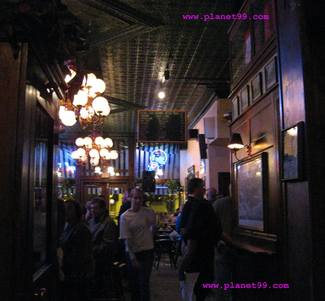 Four Farthings Tavern and Grill , Chicago