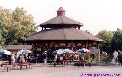 Milwaukee County Zoo , Milwaukee